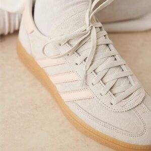 👟 Adidas Spezial Handball sneakers in light gray and pink light blue tennis shoe